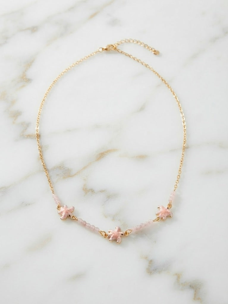 Collier Maille Fine Dorée avec 3 Étoiles de Mer Émaillées Rose Pastel & Perles Quartz - Acier Inoxydable 316L