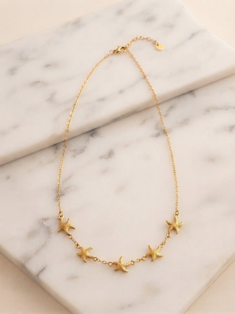 Collier Maille Fine & 5 Étoiles de Mer Dorées Ciselées - Acier Inoxydable 316L