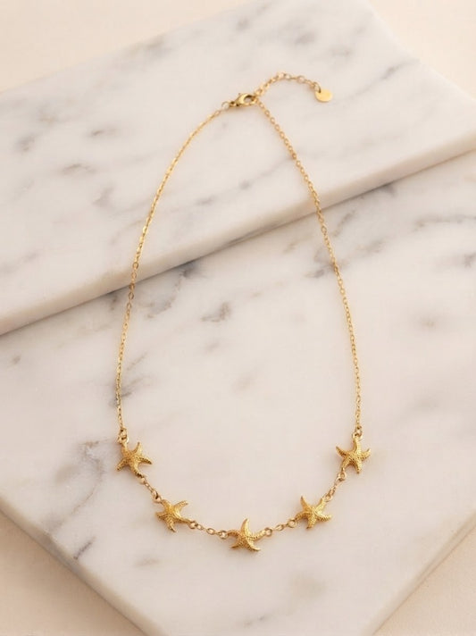 Collier Maille Fine & 5 Étoiles de Mer Dorées Ciselées - Acier Inoxydable 316L
