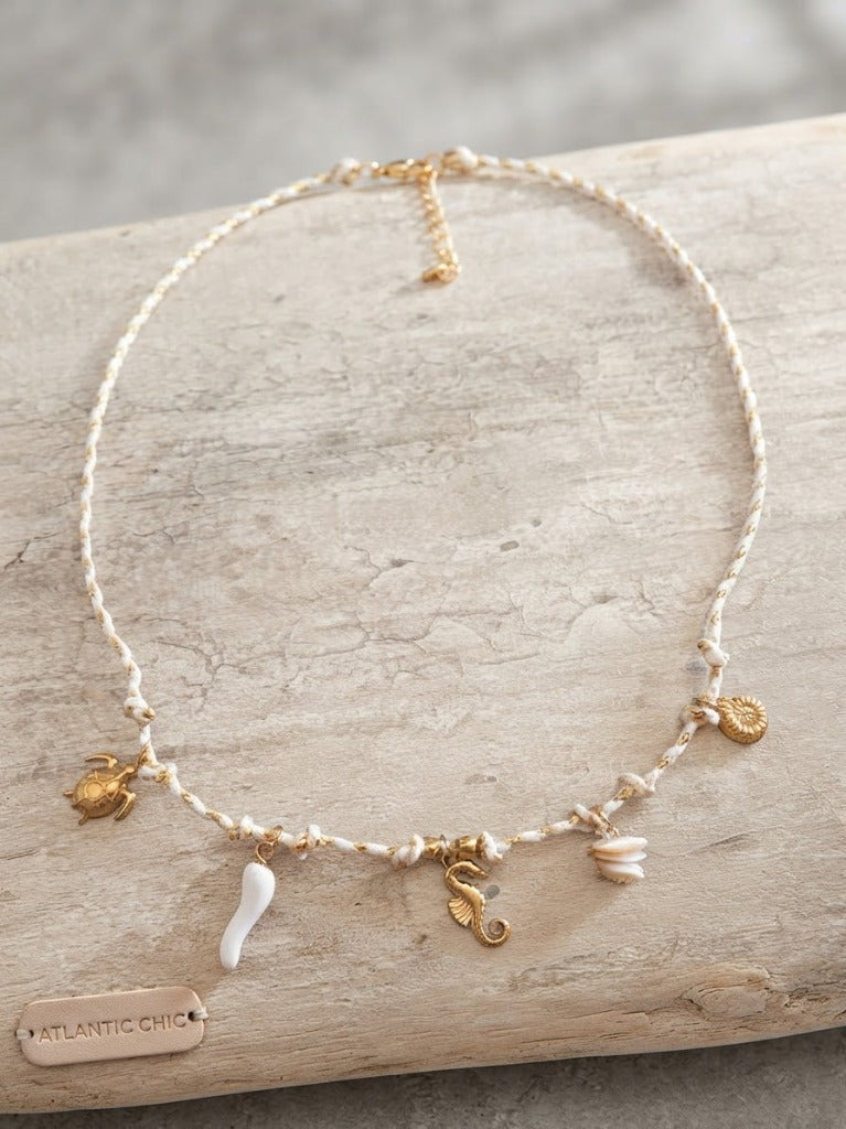 Collier Cordon Tressé Blanc & Doré avec Hippocampe Doré 3D, Tortue Marine & Coquillage Ammonite - Acier Inoxydable 316L
