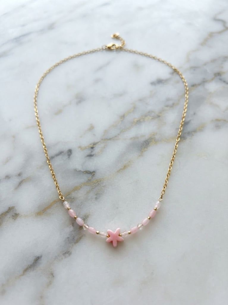Collier Maille Fine Dorée avec Étoile de Mer Sculptée Rose Pastel & Perles Fines de Quartz - Acier Inoxydable 316L