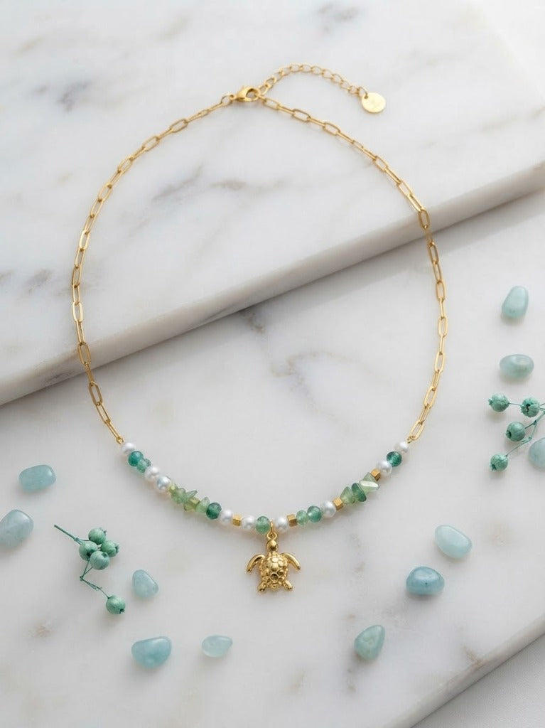 Collier Maille Rectangulaire & Tortue Marine Dorée avec Perles Bleu Clair / Vert d'Eau & Nacre Blanche - Acier Inoxydable 316L