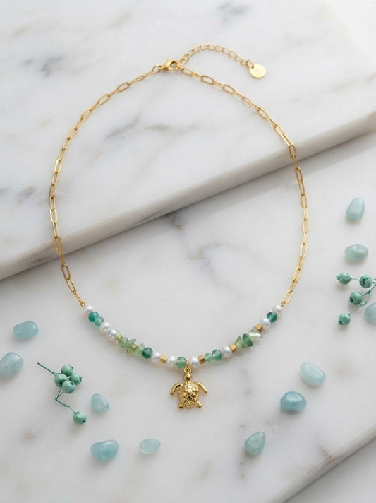 Collier Maille Rectangulaire & Tortue Marine Dorée avec Perles Bleu Clair / Vert d'Eau & Nacre Blanche - Acier Inoxydable 316L